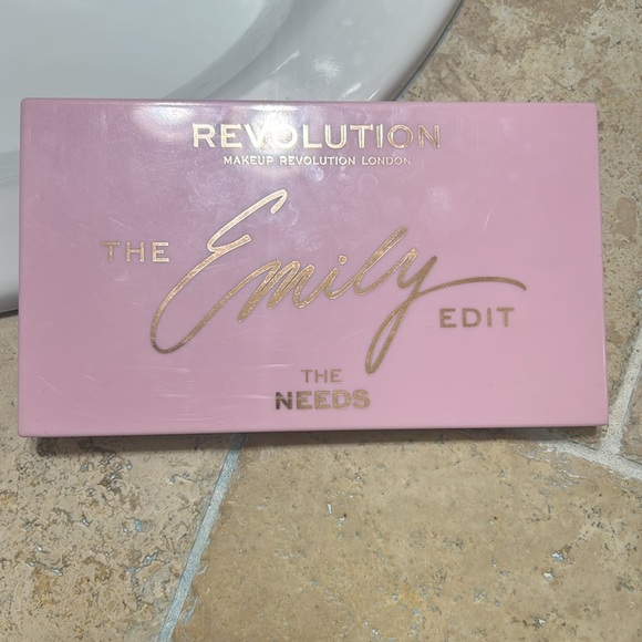 Makeup Revolution Emily Edit Needs Palette - Picture 2 of 4